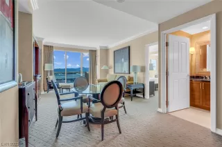 Photo #5: 2535095 Listing