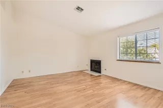 Photo #6: 2535103 Listing