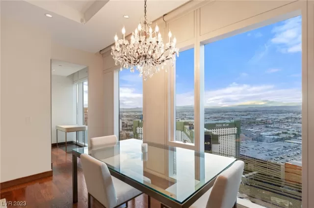 MLS: 2535113 Condo For Sale