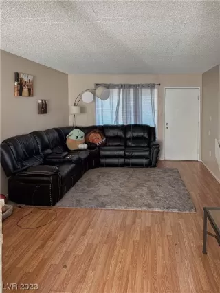 Photo #2: 2535326 Listing