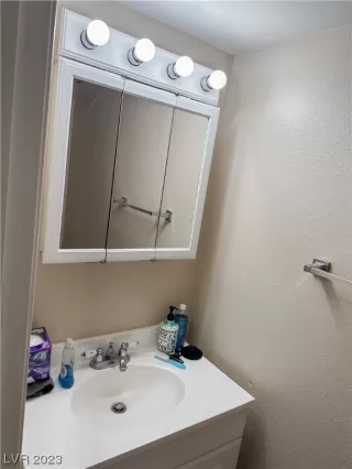 Photo #6: 2535326 Listing