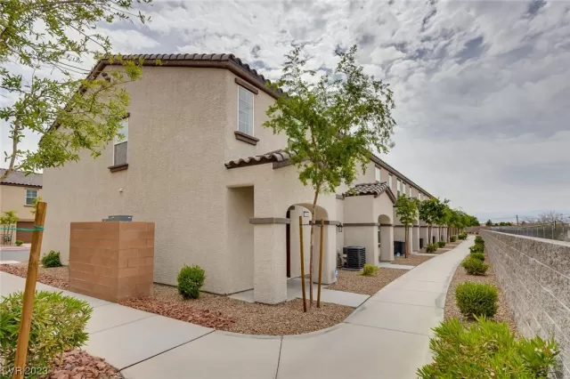 MLS: 2535358 Condo For Sale