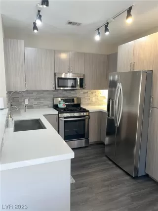 Photo #1: 2535456 Listing 