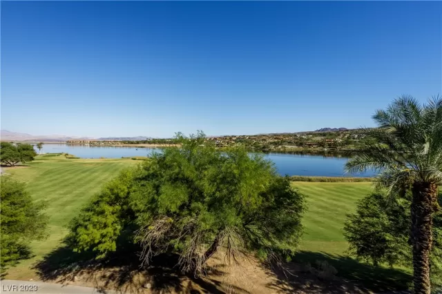 MLS: 2535512 Condo For Sale