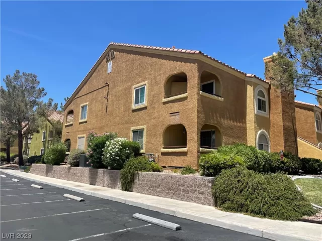 MLS: 2535523 Condo For Sale