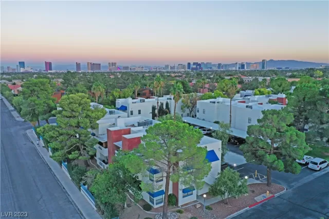 MLS: 2535537 Condo For Sale