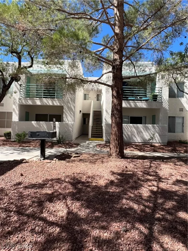 MLS: 2535622 Condo For Sale