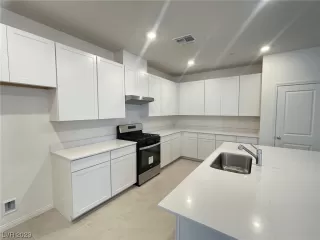 Photo #3: 2535635 Listing