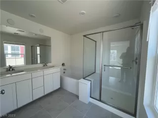 Photo #5: 2535635 Listing