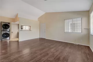 Photo #6: 2535655 Listing