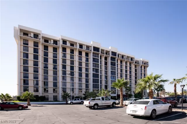 MLS: 2535673 Condo For Sale