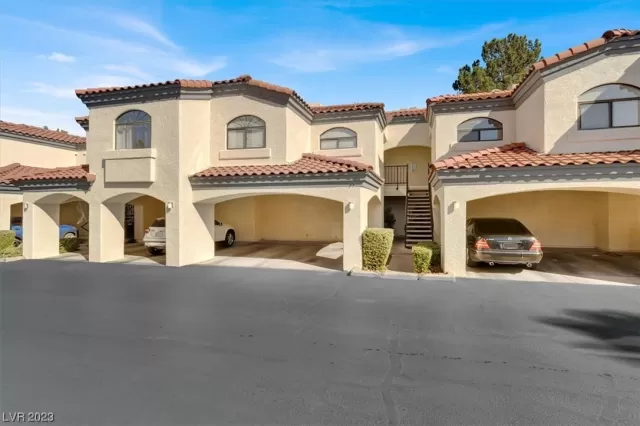 MLS: 2535738 Condo For Sale