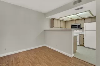 Photo #2: 2535738 Listing 