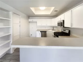 Photo #5: 2535759 Listing