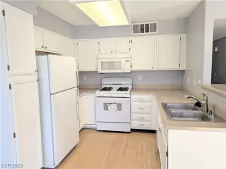 Photo #1: 2535867 Listing