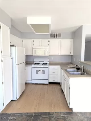 Photo #4: 2535867 Listing