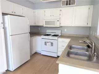 Photo #5: 2535867 Listing