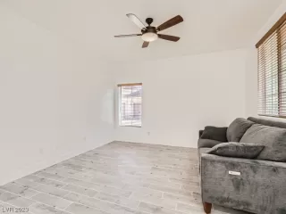 Photo #4: 2535898 Listing