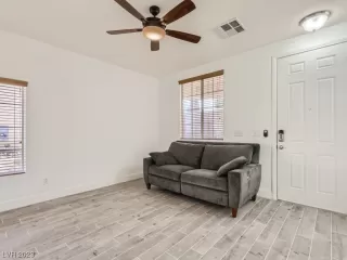 Photo #5: 2535898 Listing