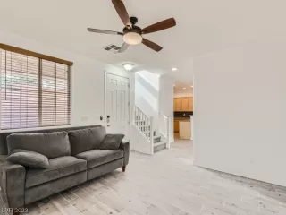 Photo #6: 2535898 Listing