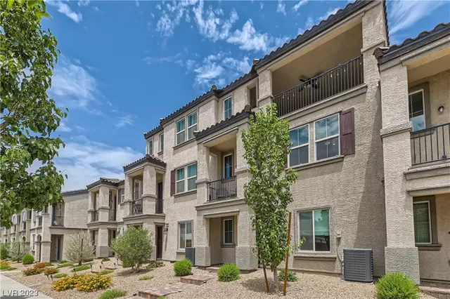 MLS: 2535951 Condo For Sale