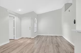 Photo #3: 2535972 Listing