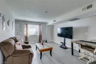 Photo #2: 2536041 Listing