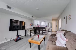 Photo #4: 2536041 Listing