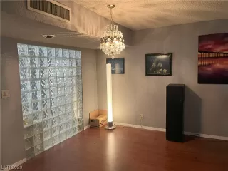 Photo #2: 2536063 Listing