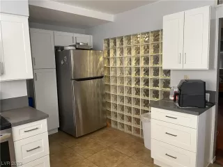 Photo #3: 2536063 Listing