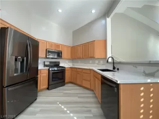 Photo #2: 2536073 Listing 