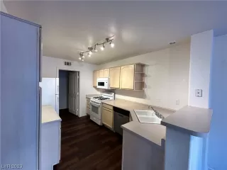 Photo #5: 2536215 Listing 