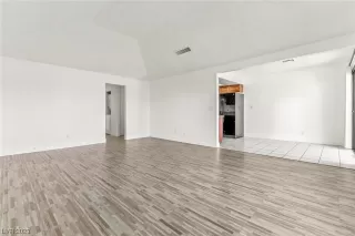 Photo #3: 2536373 Listing