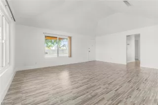 Photo #5: 2536373 Listing