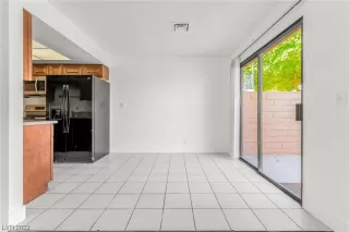 Photo #6: 2536373 Listing