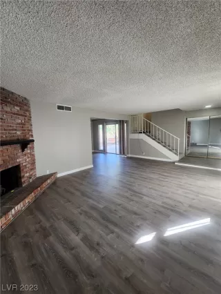 Photo #3: 2536425 Listing 