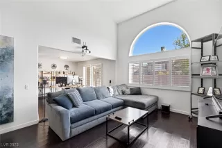 Photo #2: 2536466 Listing