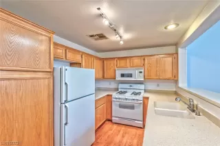 Photo #5: 2536472 Listing 