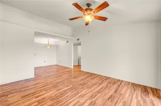 Photo #3: 2536501 Listing