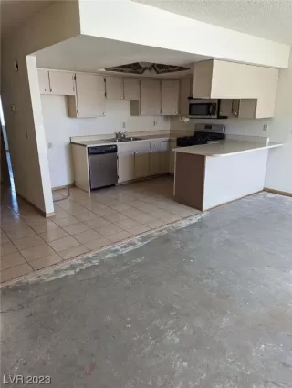 Photo #3: 2536571 Listing