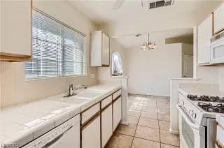 Photo #4: 2536575 Listing 