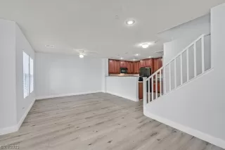 Photo #2: 2536597 Listing