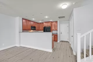Photo #3: 2536597 Listing