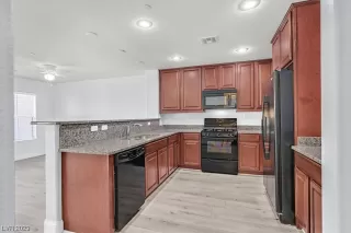 Photo #4: 2536597 Listing