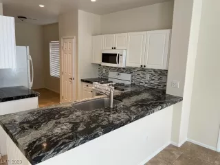 Photo #4: 2536655 Listing