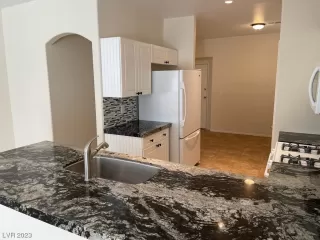 Photo #5: 2536655 Listing