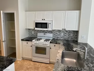 Photo #6: 2536655 Listing