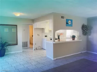 Photo #2: 2536749 Listing