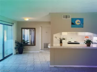 Photo #3: 2536749 Listing