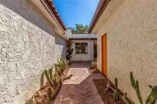 Photo #3: 2536913 Listing